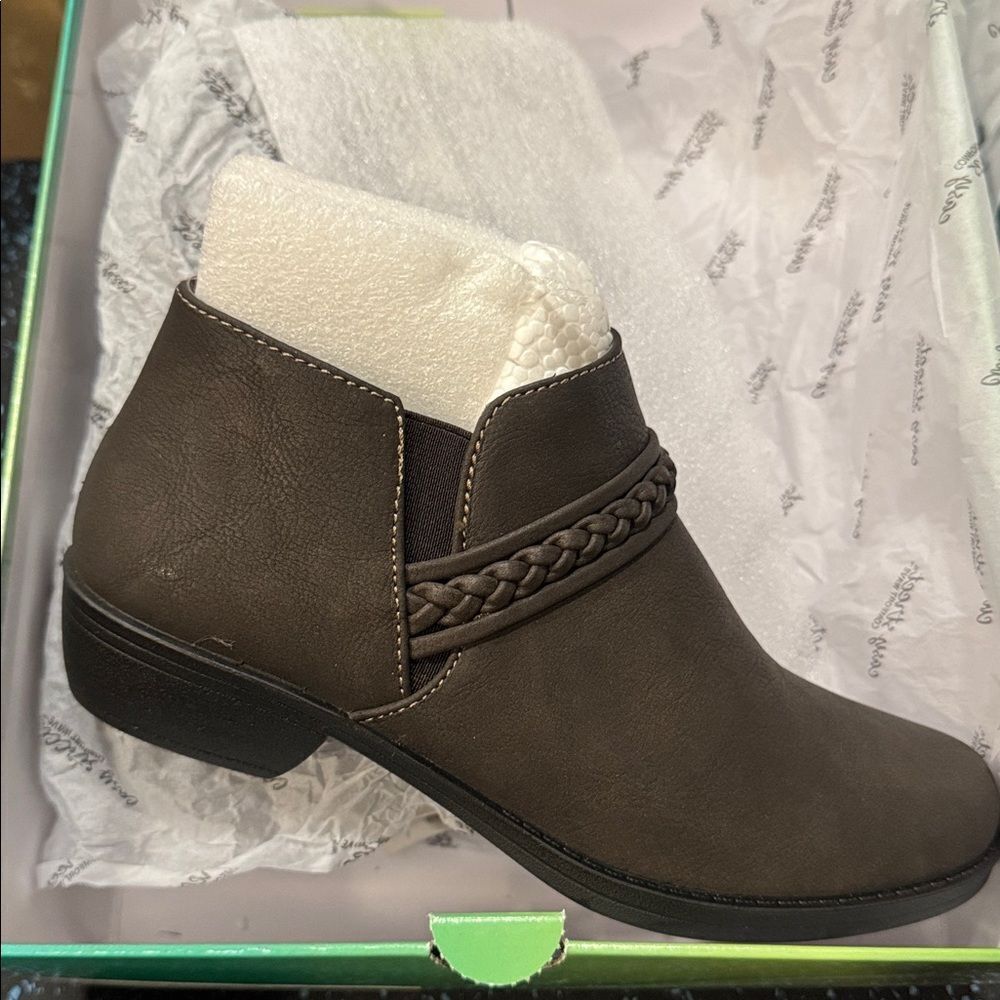 Easy Street Jalia Bootie - Picture 2 of 3